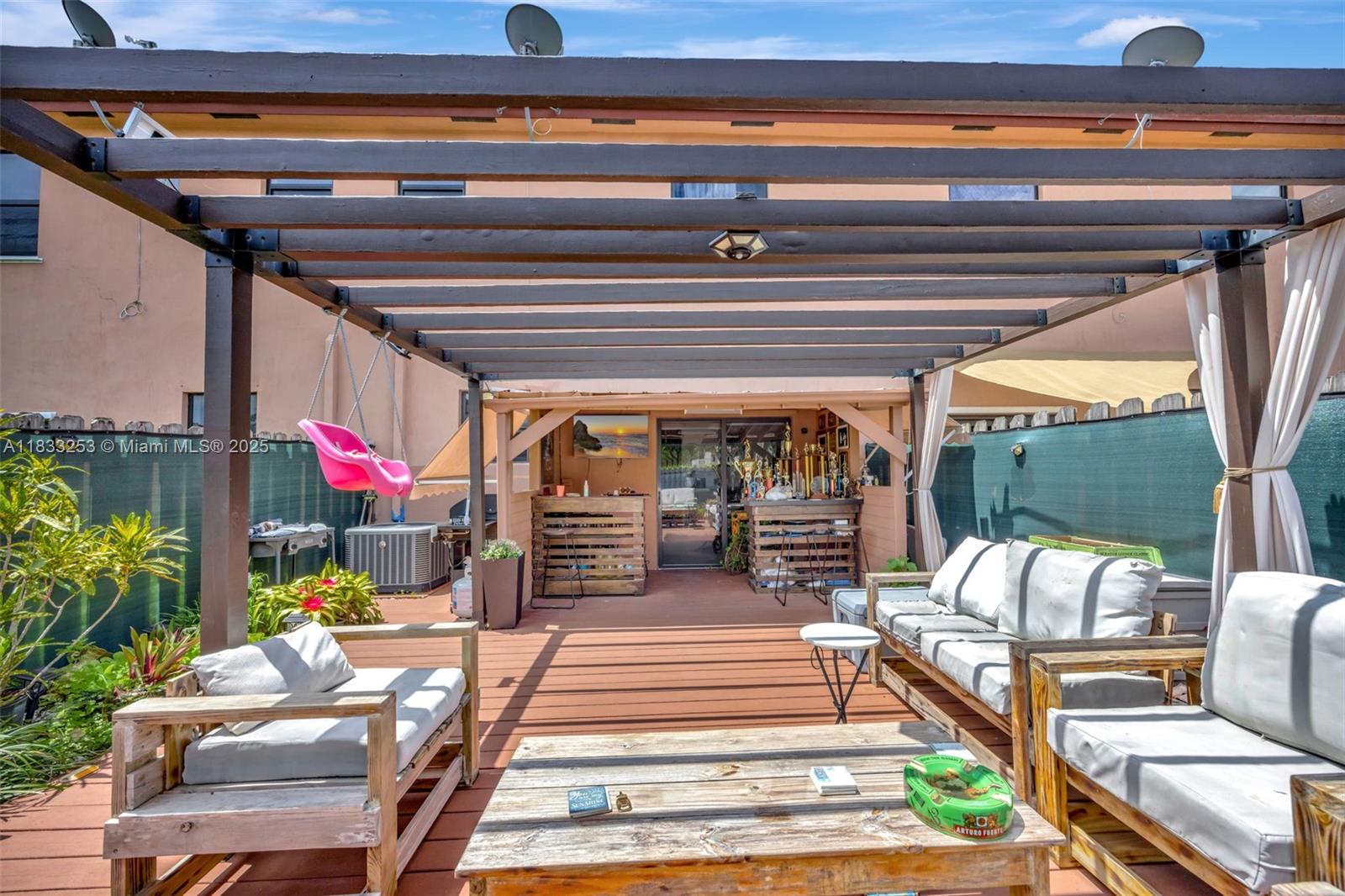 BAYWINDS OF GALAPAGOS FIR - Residential