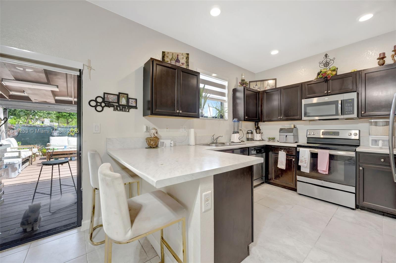 BAYWINDS OF GALAPAGOS FIR - Residential