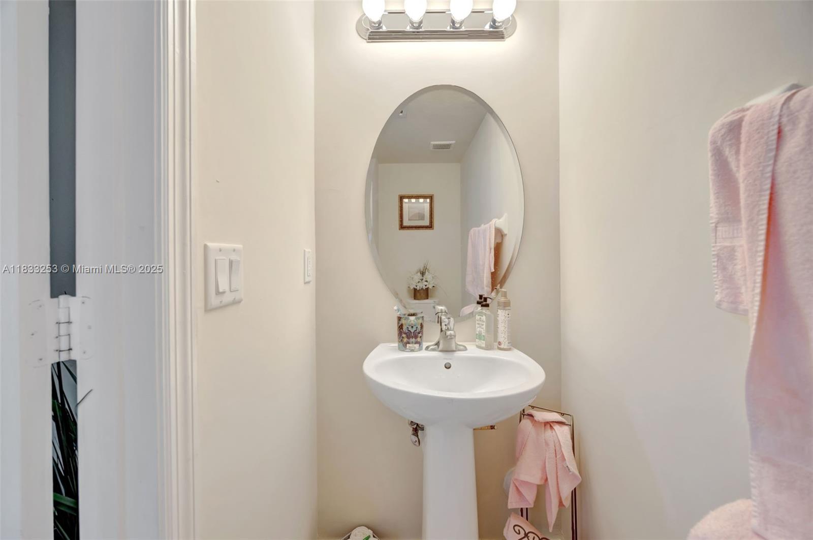 BAYWINDS OF GALAPAGOS FIR - Residential