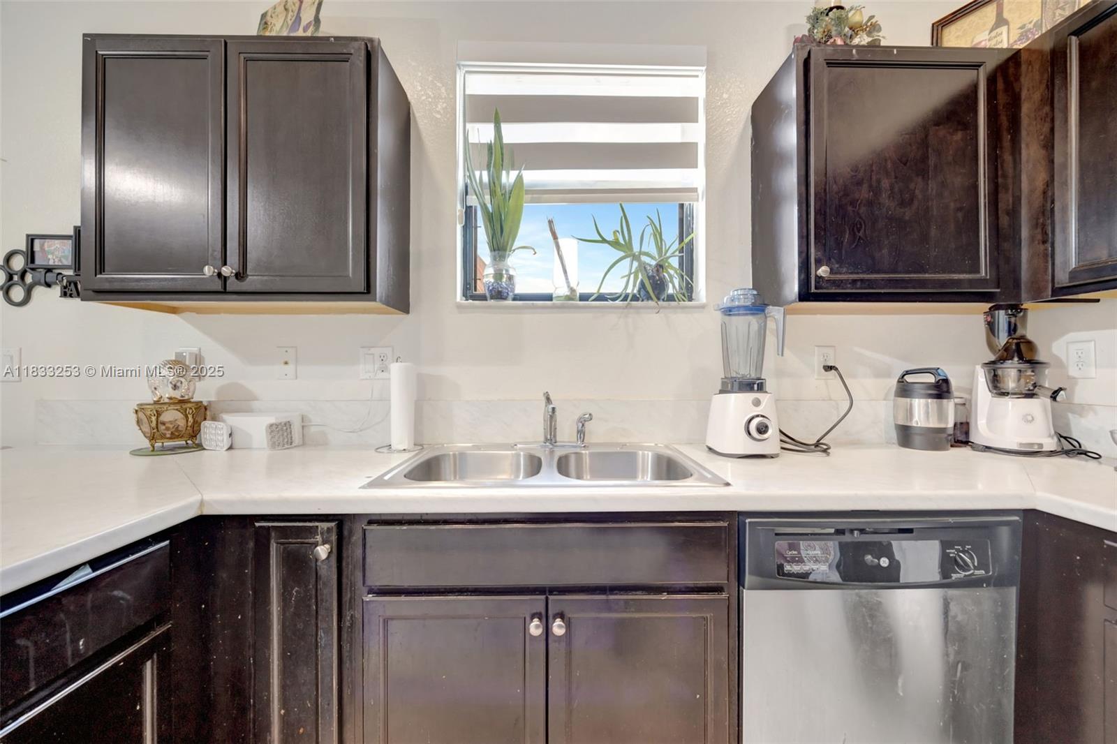 BAYWINDS OF GALAPAGOS FIR - Residential