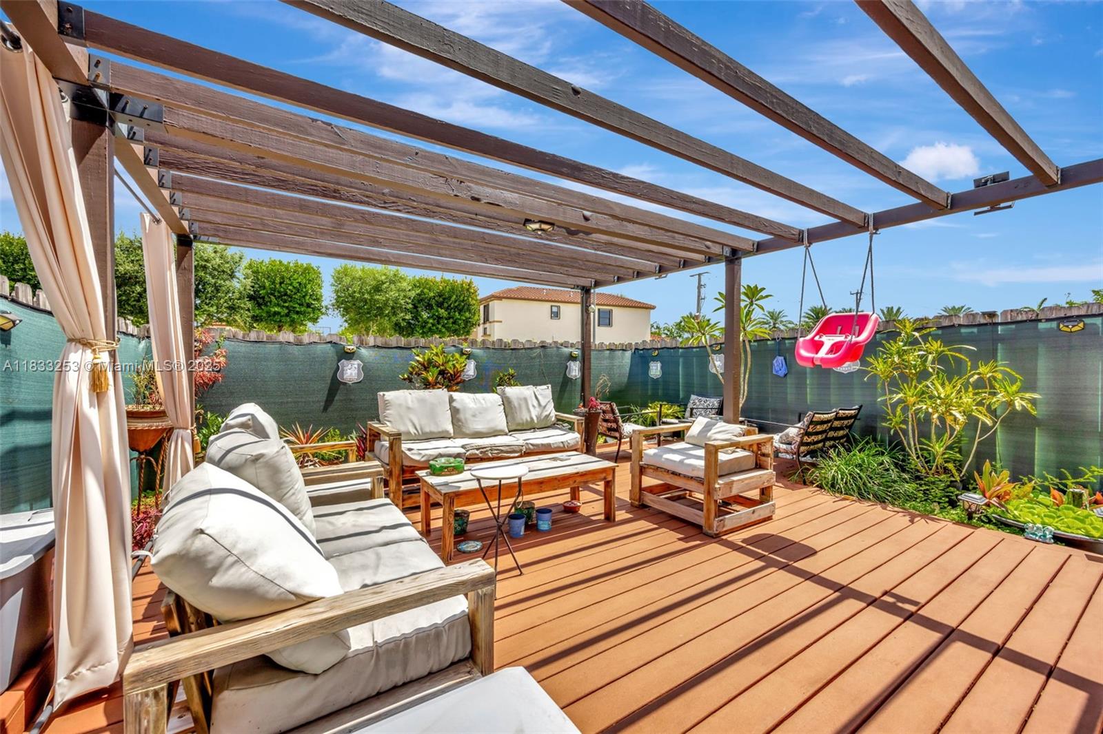 BAYWINDS OF GALAPAGOS FIR - Residential