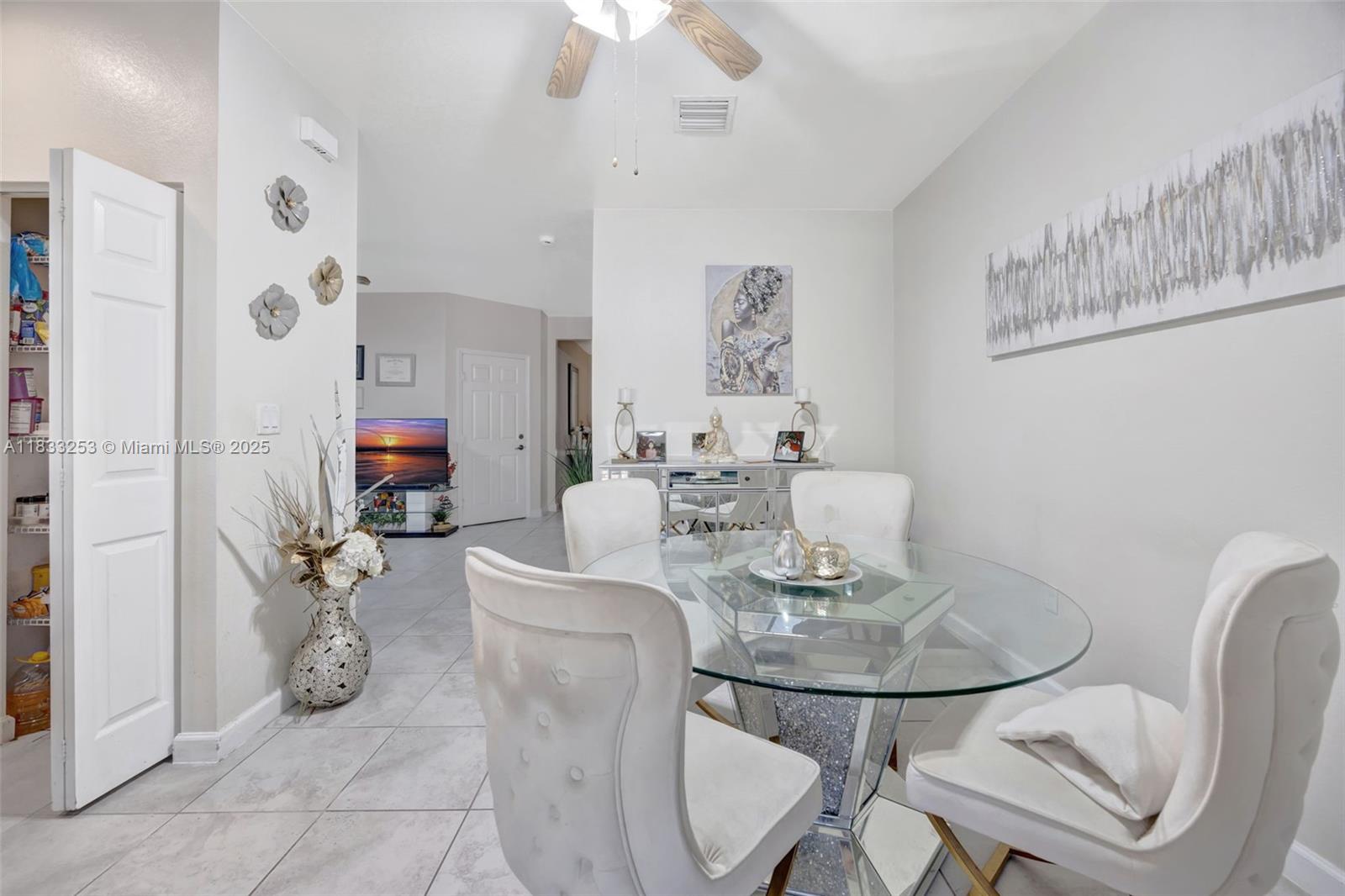 BAYWINDS OF GALAPAGOS FIR - Residential