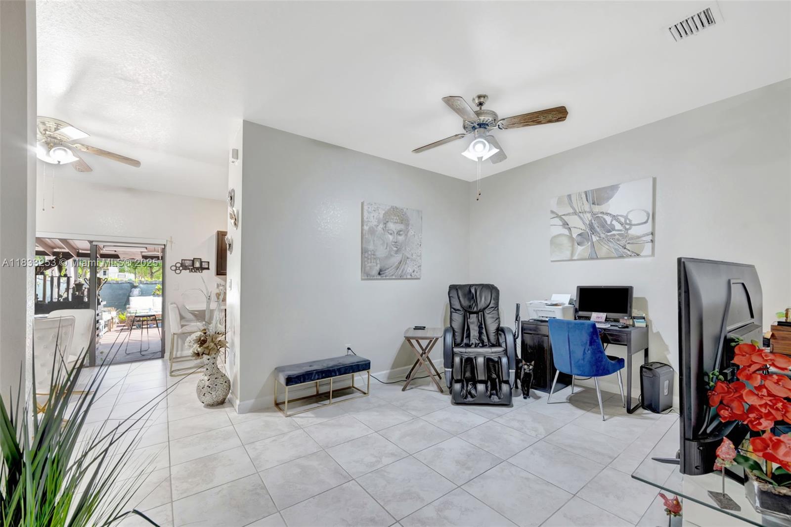 BAYWINDS OF GALAPAGOS FIR - Residential