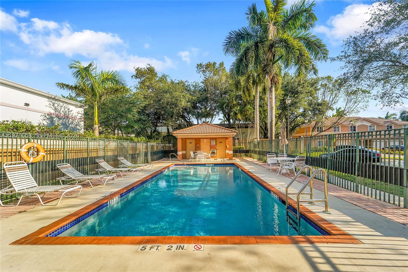 SUNSET PLAZA - Residential