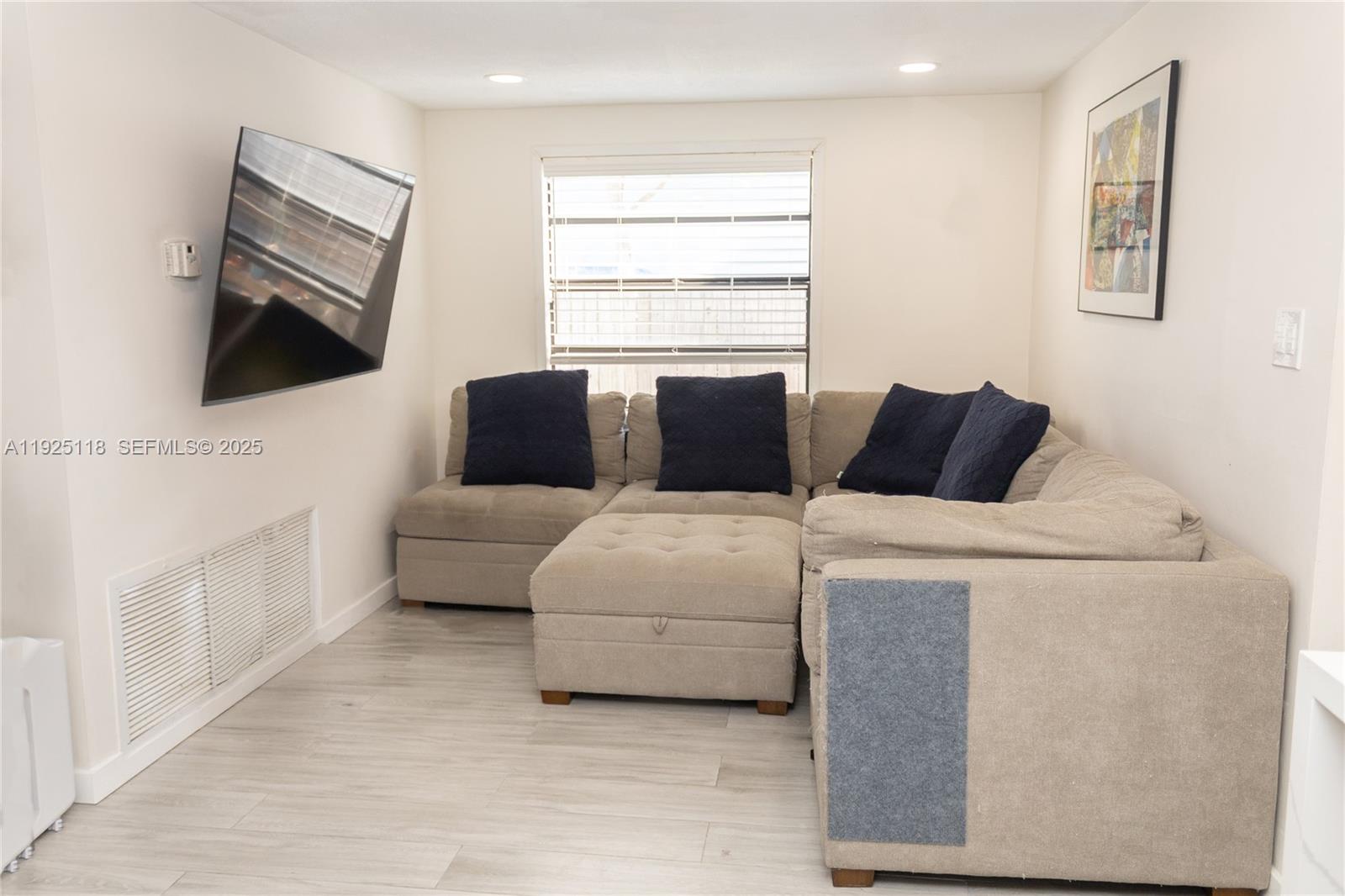 HOLLYWOOD PARK - Residential