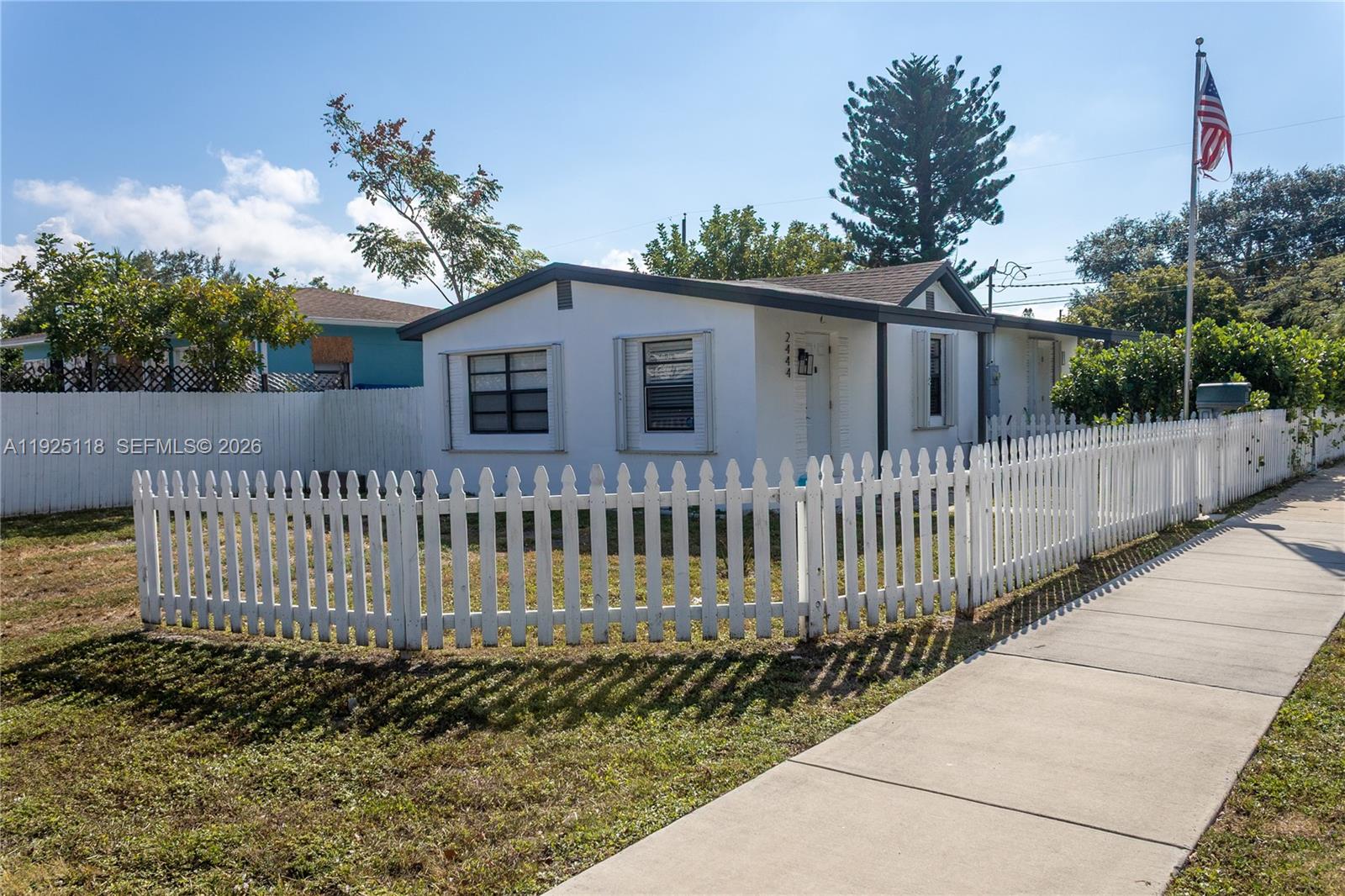 HOLLYWOOD PARK - Residential