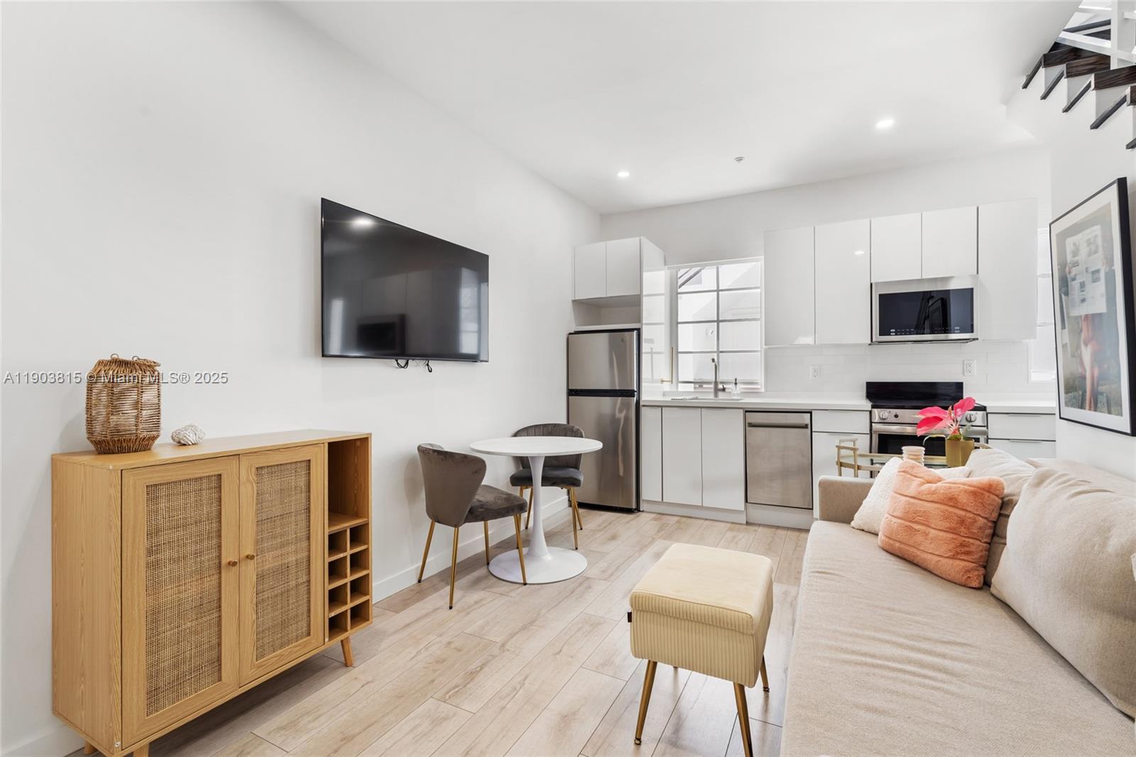 LINCOLN SUB - Residential Lease