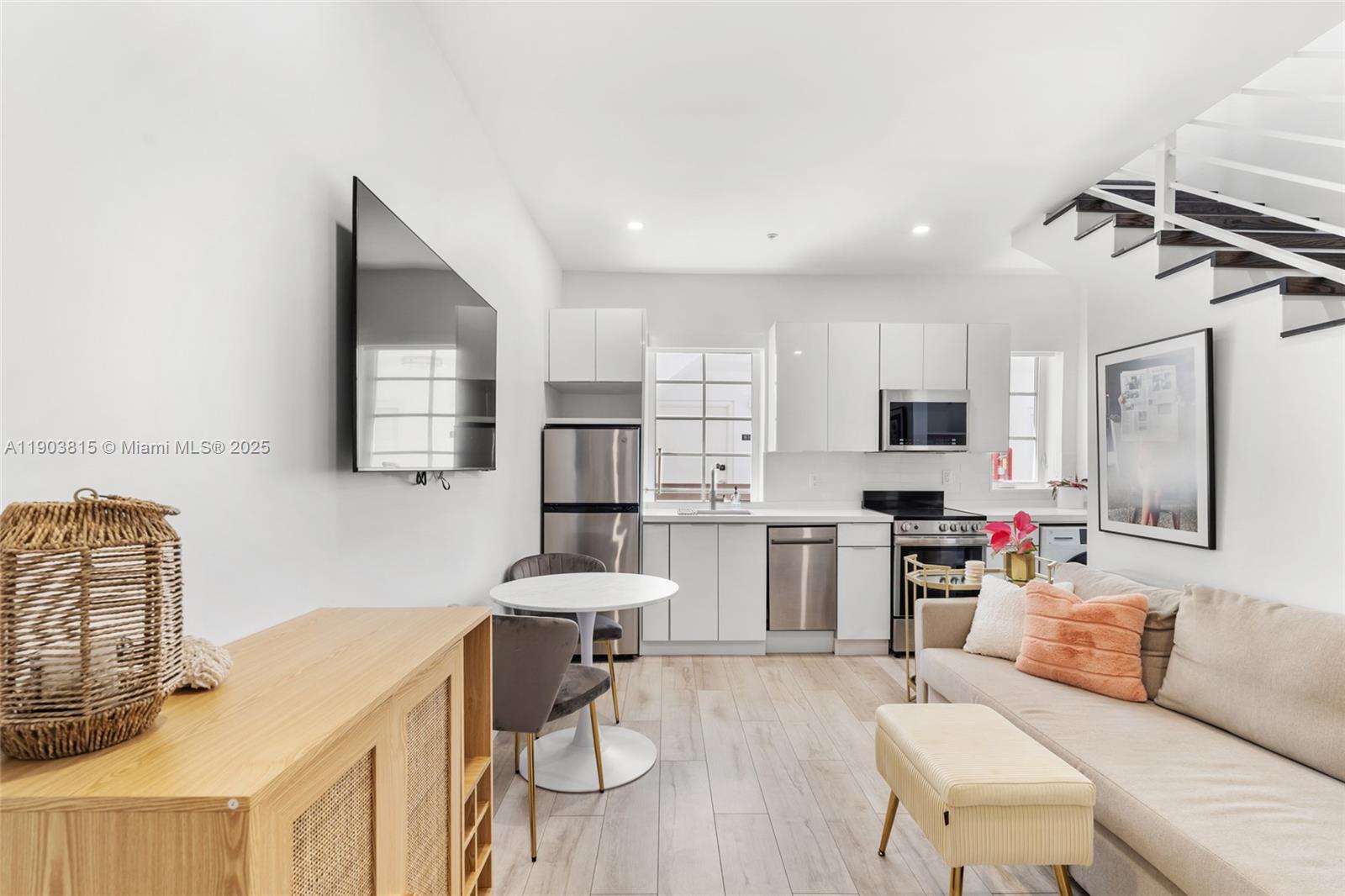 LINCOLN SUB - Residential Lease