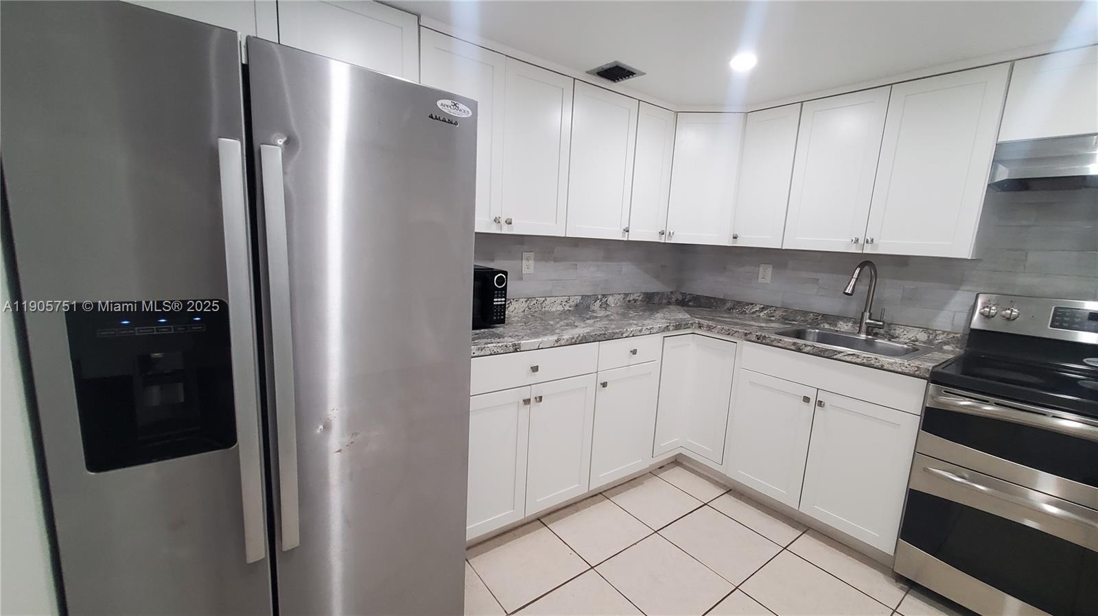 EL CONQUISTADOR NORTH CON - Residential Lease