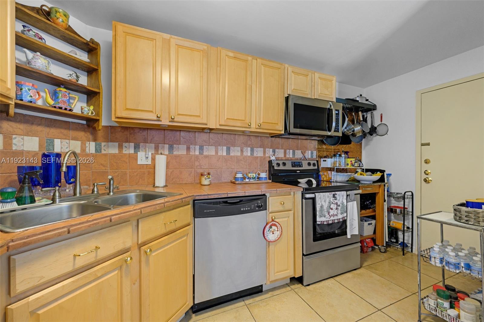 LAKE POINT TOWER CONDOMIN - Residential