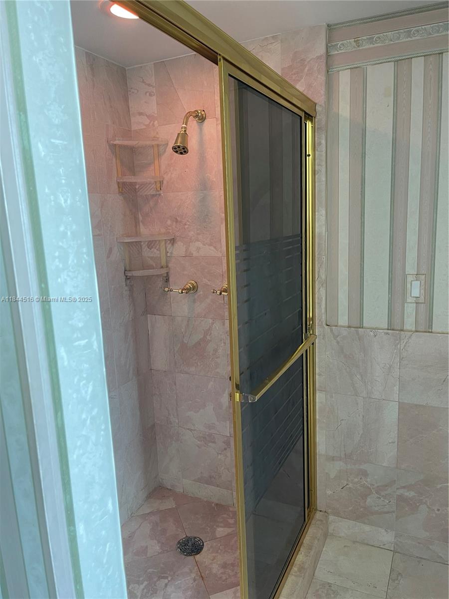 CAPOBELLA CONDOMINIUM - Residential Lease