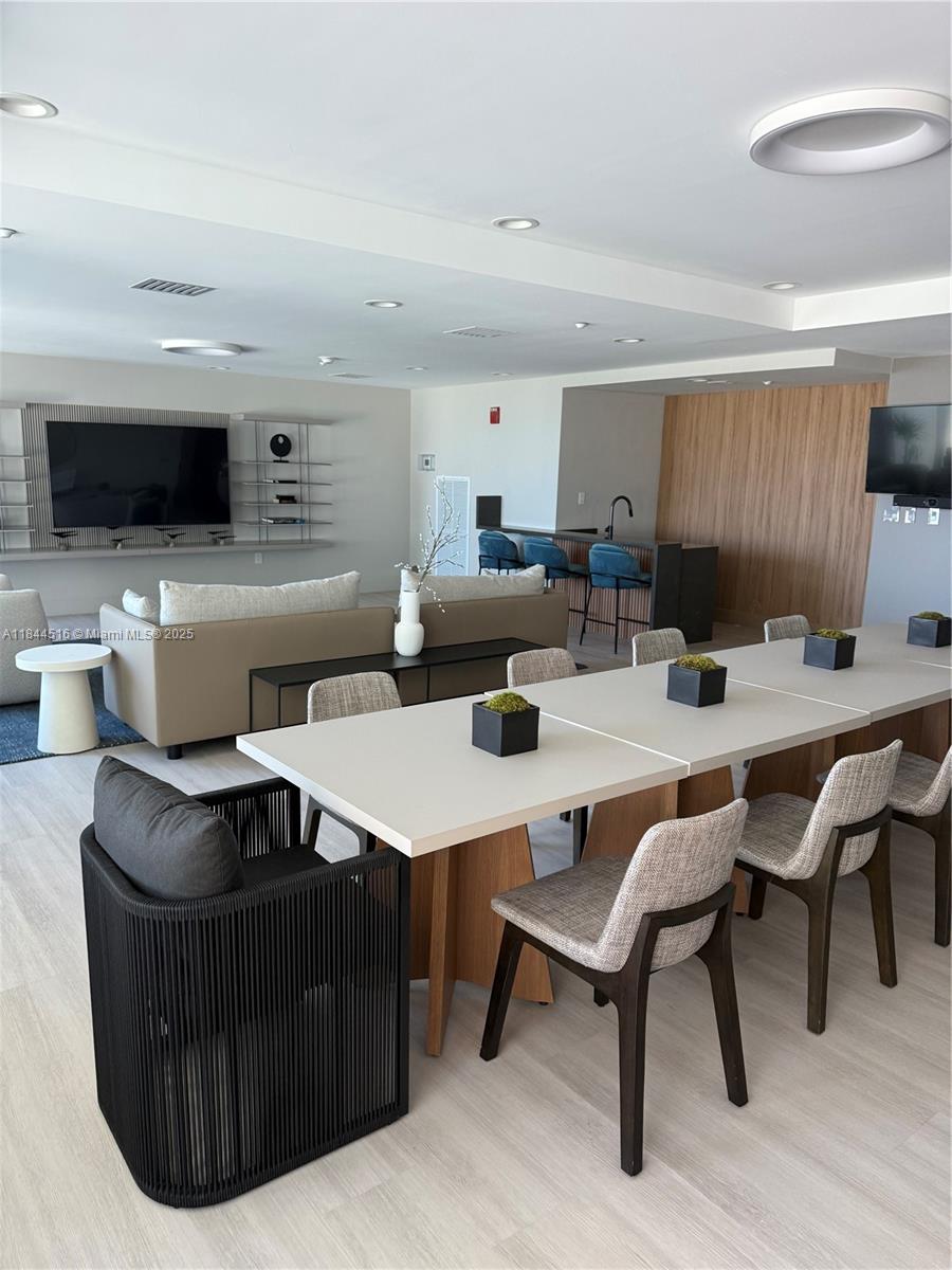 CAPOBELLA CONDOMINIUM - Residential Lease