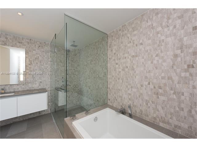 Reach Condo - Residential Lease
