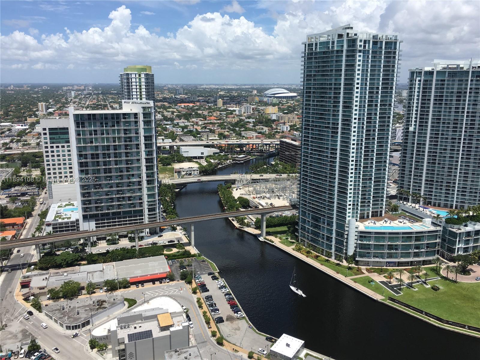 Finest, elegant and spacious 1 bed, 1.5 bath. New building located in the heart of Brickell with exclusive access to city center shopping. Great amenities included BBQ area, video room, two swimming pools, fitness center, spa, 24/7 valet parking and concierge. Steps from restaurants & mall. Build in closet and high-end appliances. Cable tv and internet is included.