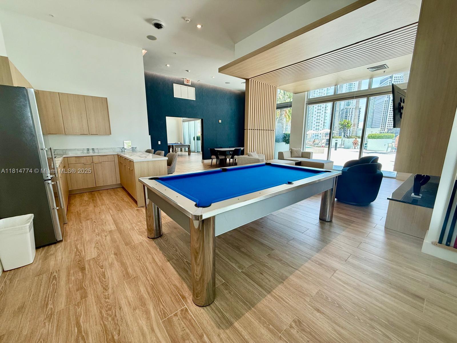IVY CONDO - Residential