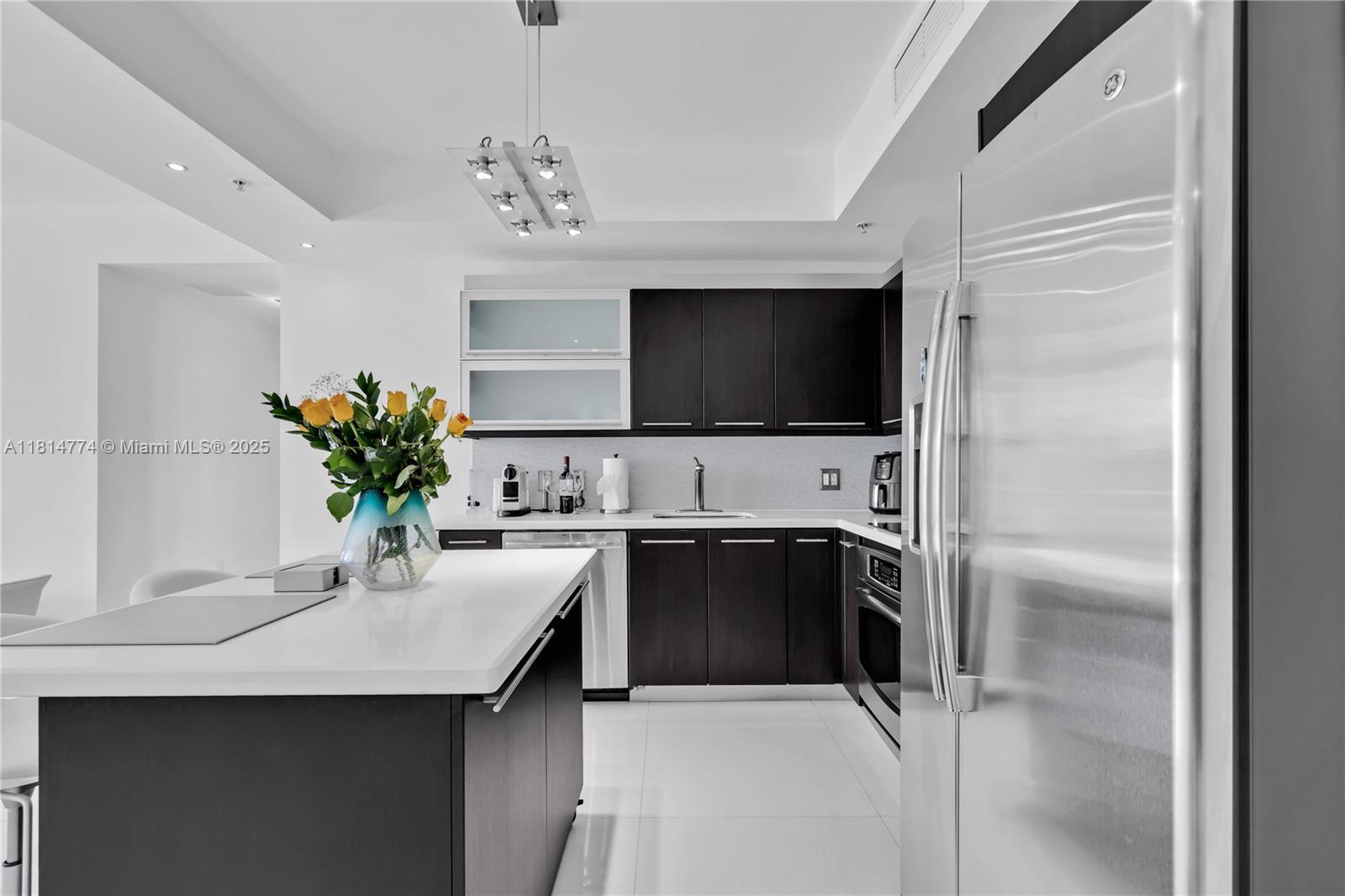 IVY CONDO - Residential