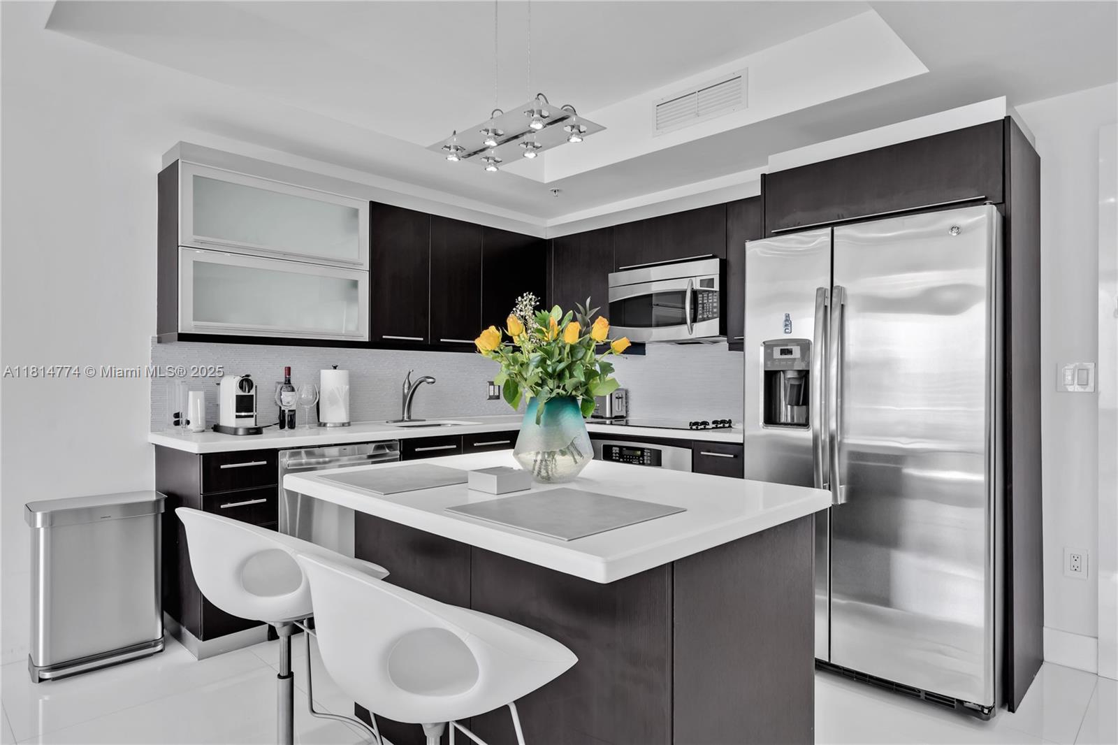 IVY CONDO - Residential