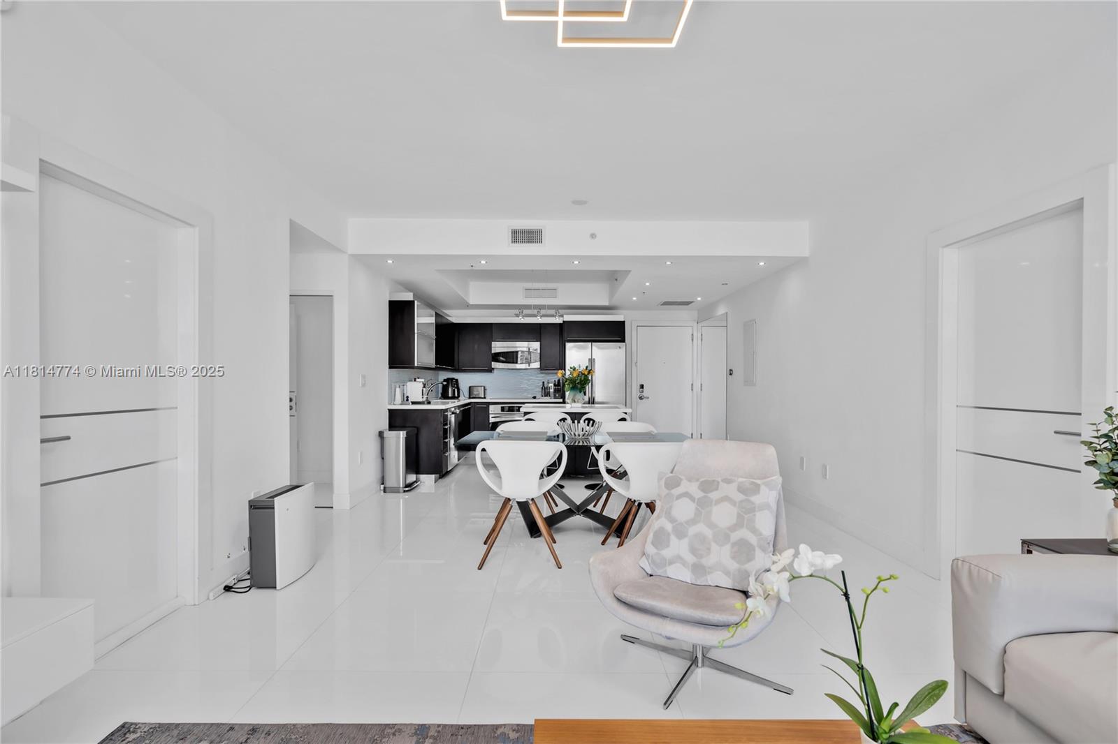 IVY CONDO - Residential
