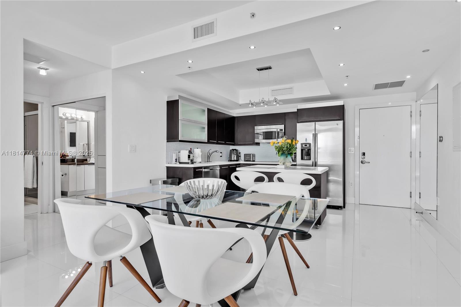 IVY CONDO - Residential