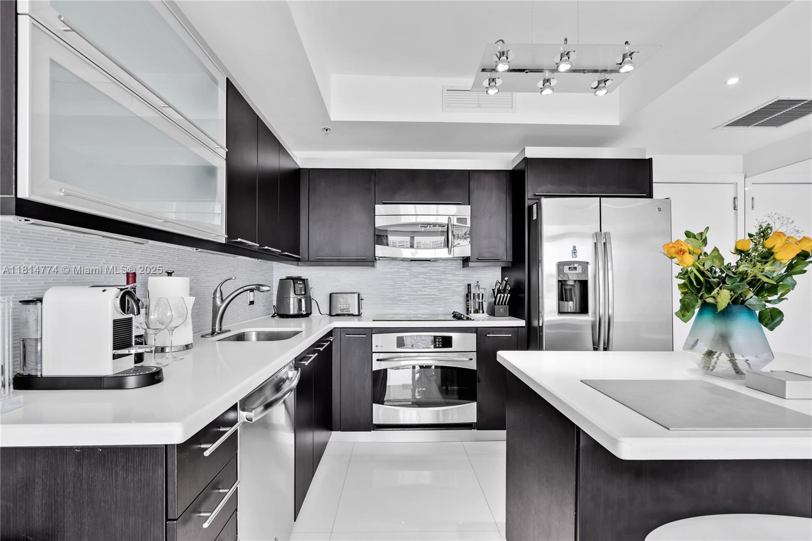 IVY CONDO - Residential