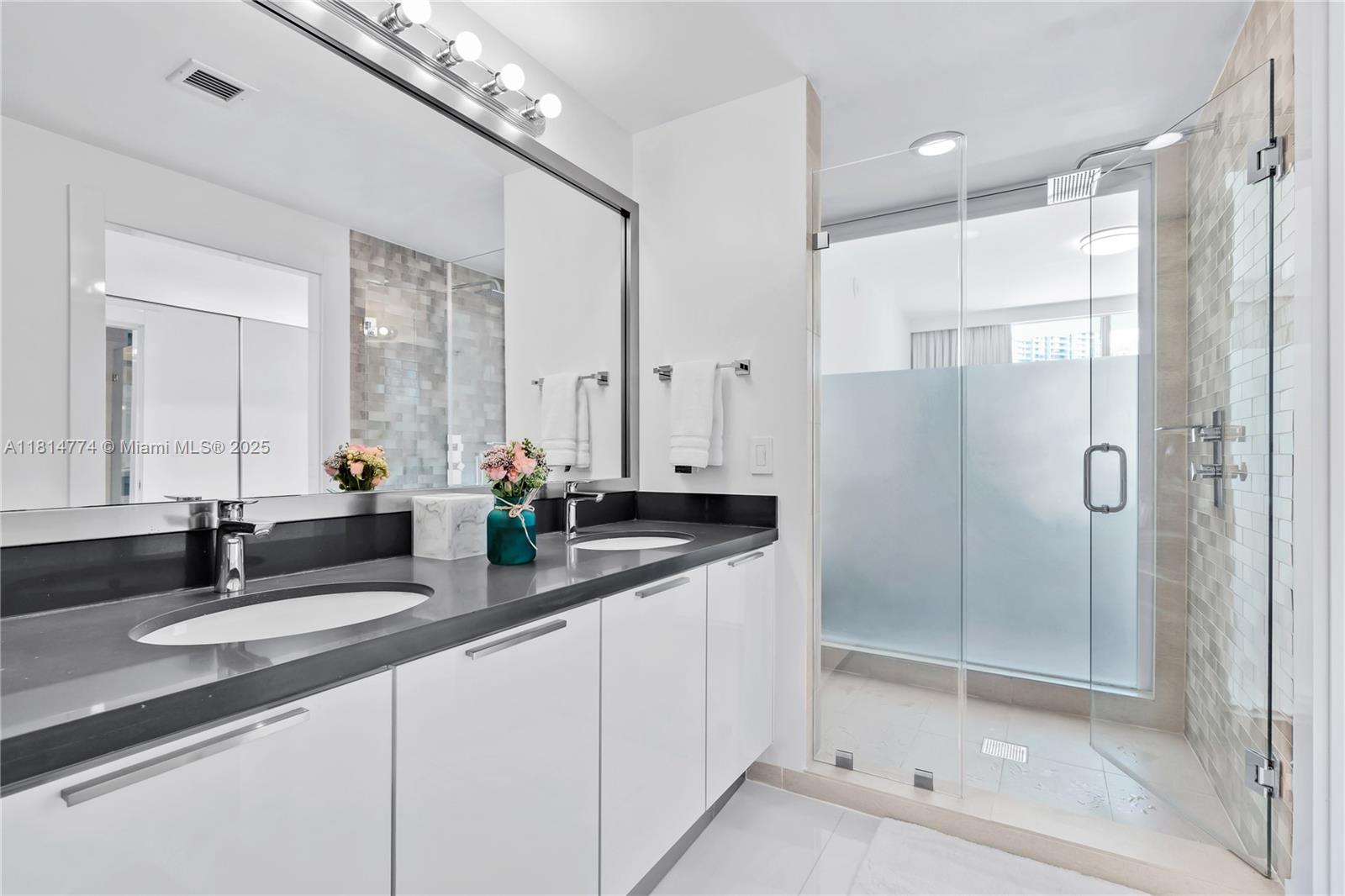 IVY CONDO - Residential