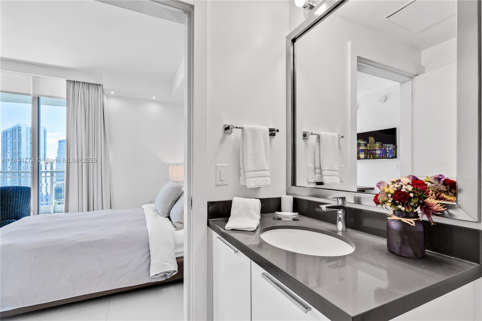 IVY CONDO - Residential