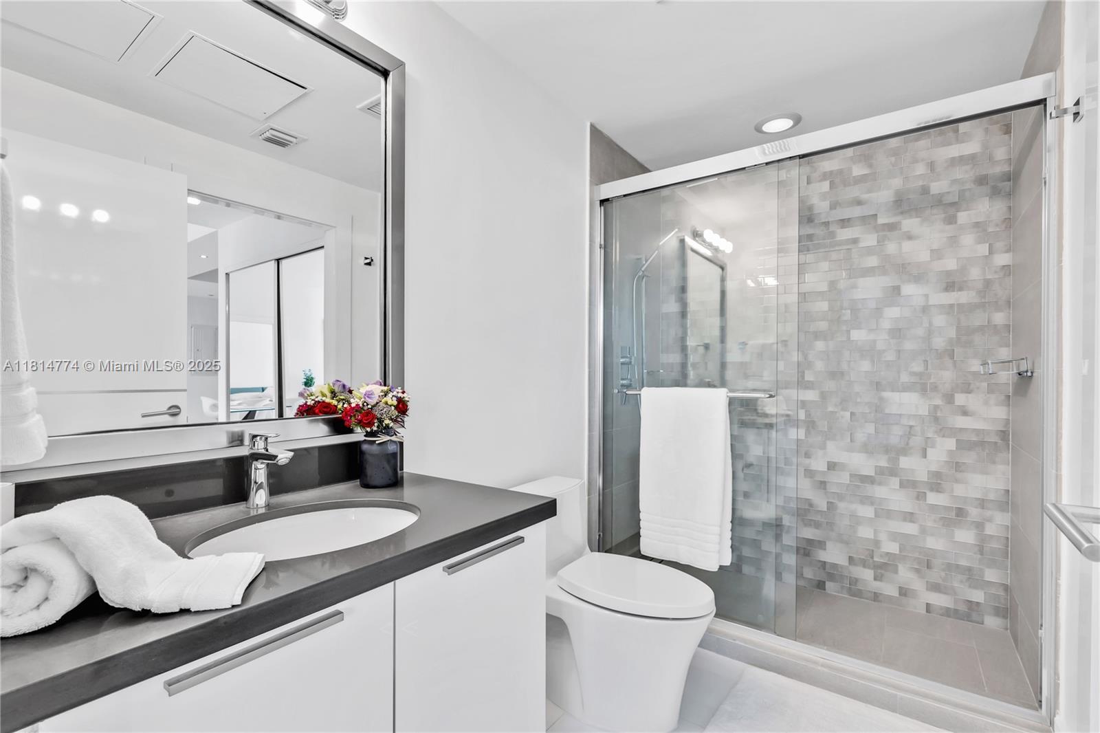 IVY CONDO - Residential