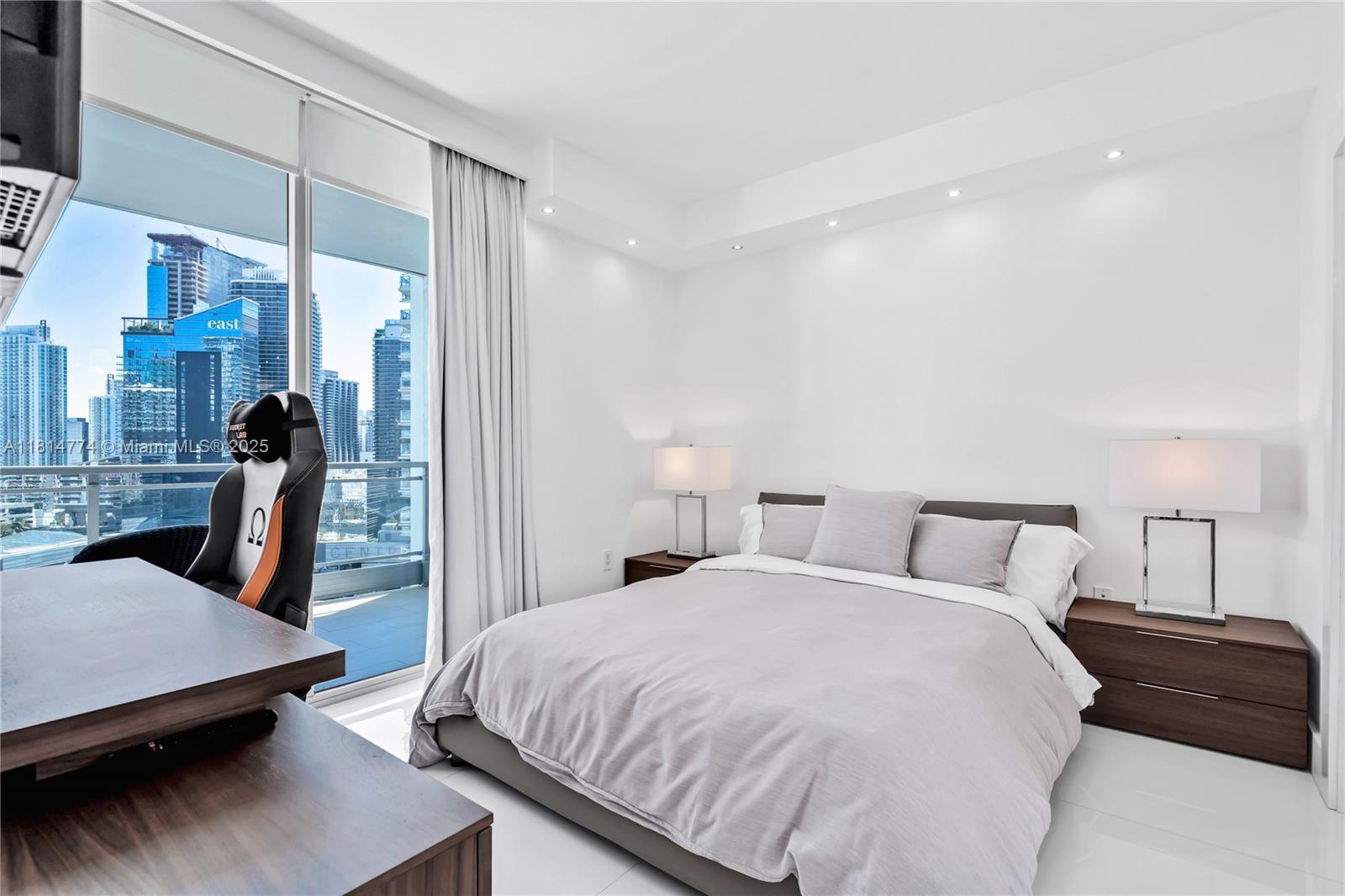 IVY CONDO - Residential