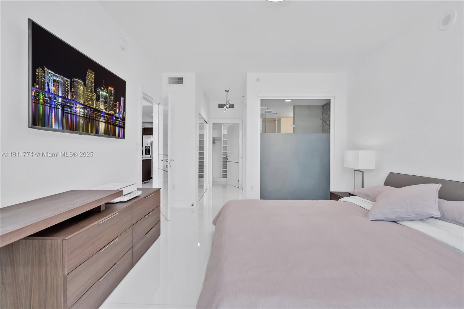 IVY CONDO - Residential