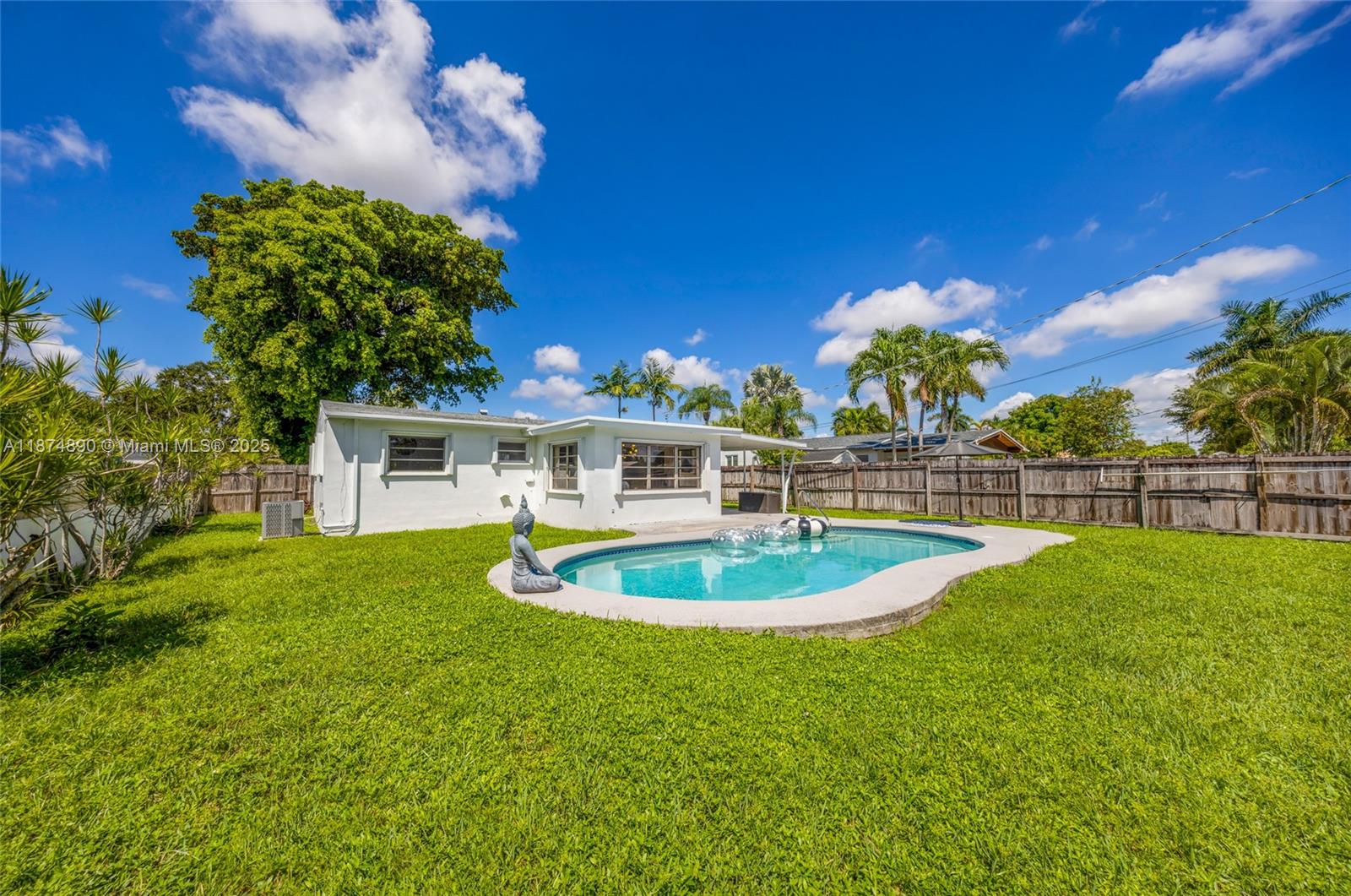 CENTRAL GOLF SEC OF HOLLY - Residential