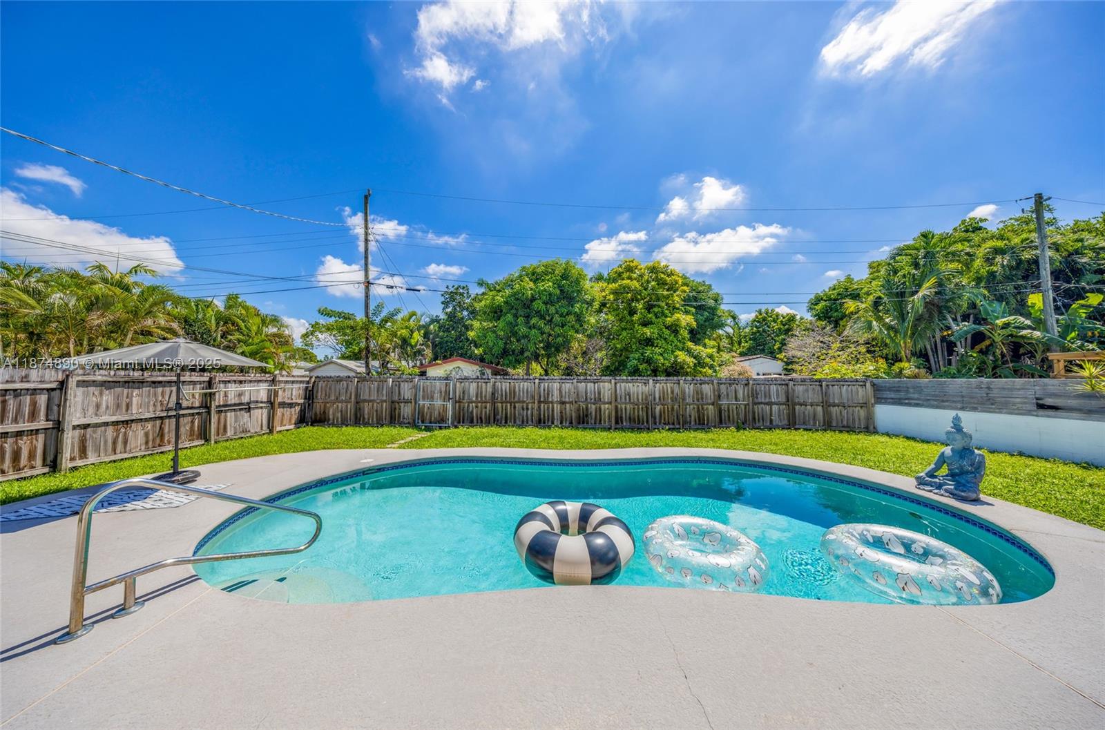 CENTRAL GOLF SEC OF HOLLY - Residential