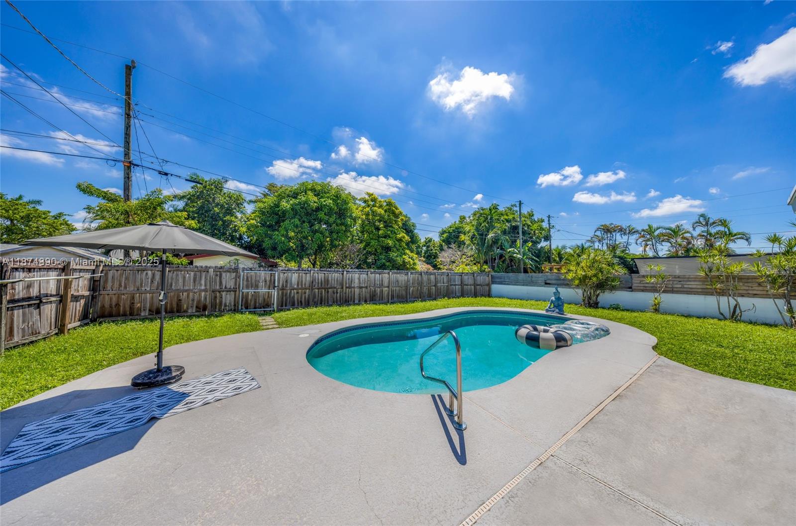 CENTRAL GOLF SEC OF HOLLY - Residential