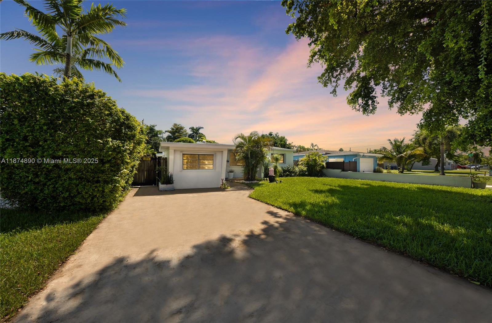 CENTRAL GOLF SEC OF HOLLY - Residential