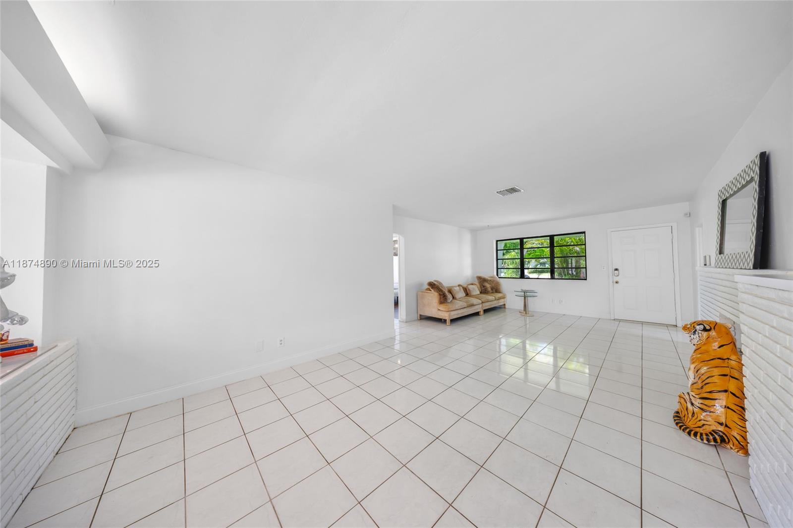 CENTRAL GOLF SEC OF HOLLY - Residential