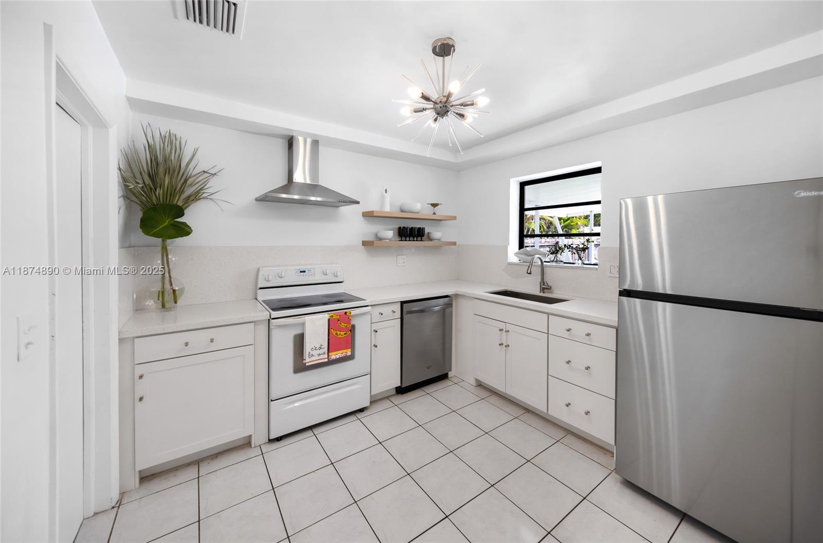 CENTRAL GOLF SEC OF HOLLY - Residential