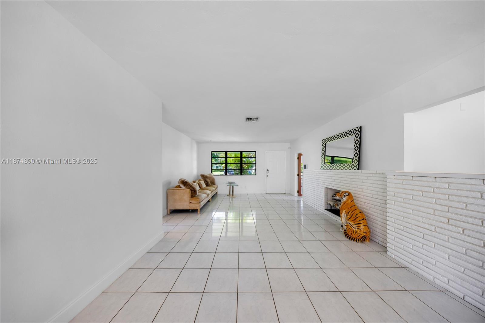 CENTRAL GOLF SEC OF HOLLY - Residential