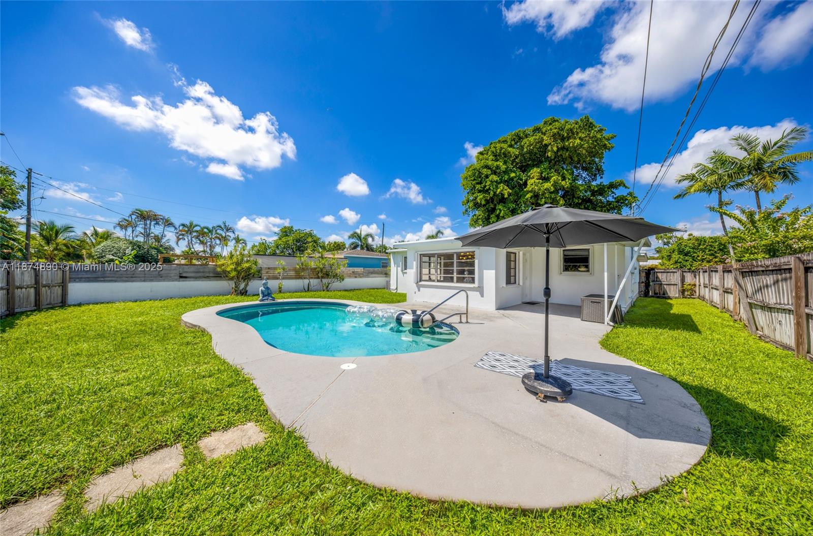 CENTRAL GOLF SEC OF HOLLY - Residential