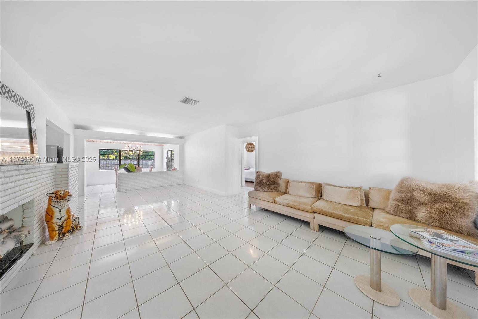 CENTRAL GOLF SEC OF HOLLY - Residential