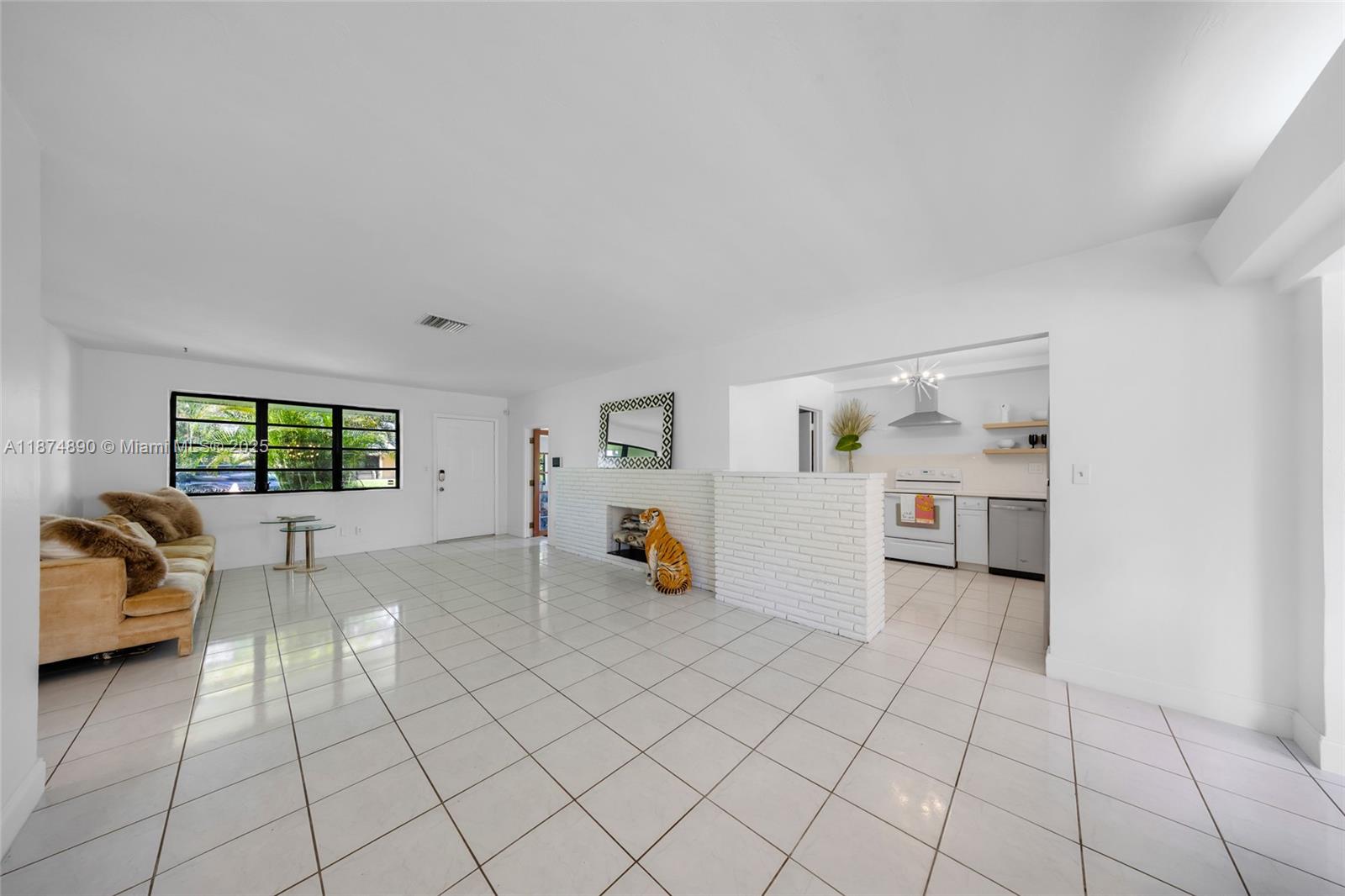 CENTRAL GOLF SEC OF HOLLY - Residential