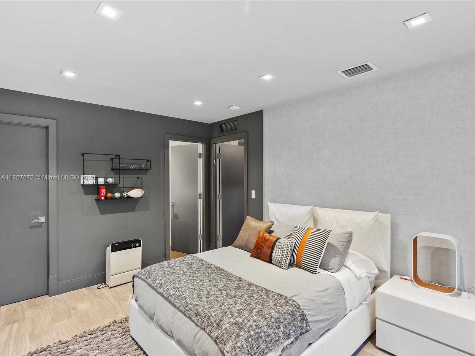 GOLDEN BEACH SEC D - Residential