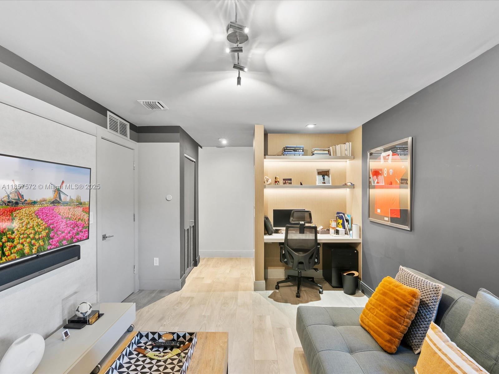 GOLDEN BEACH SEC D - Residential