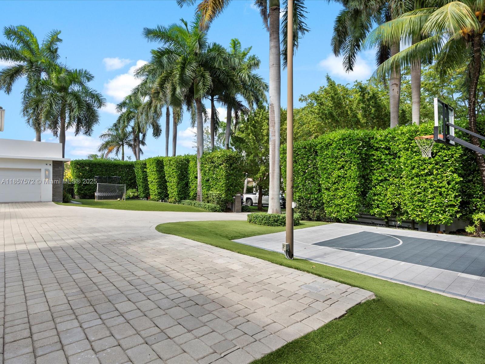 GOLDEN BEACH SEC D - Residential