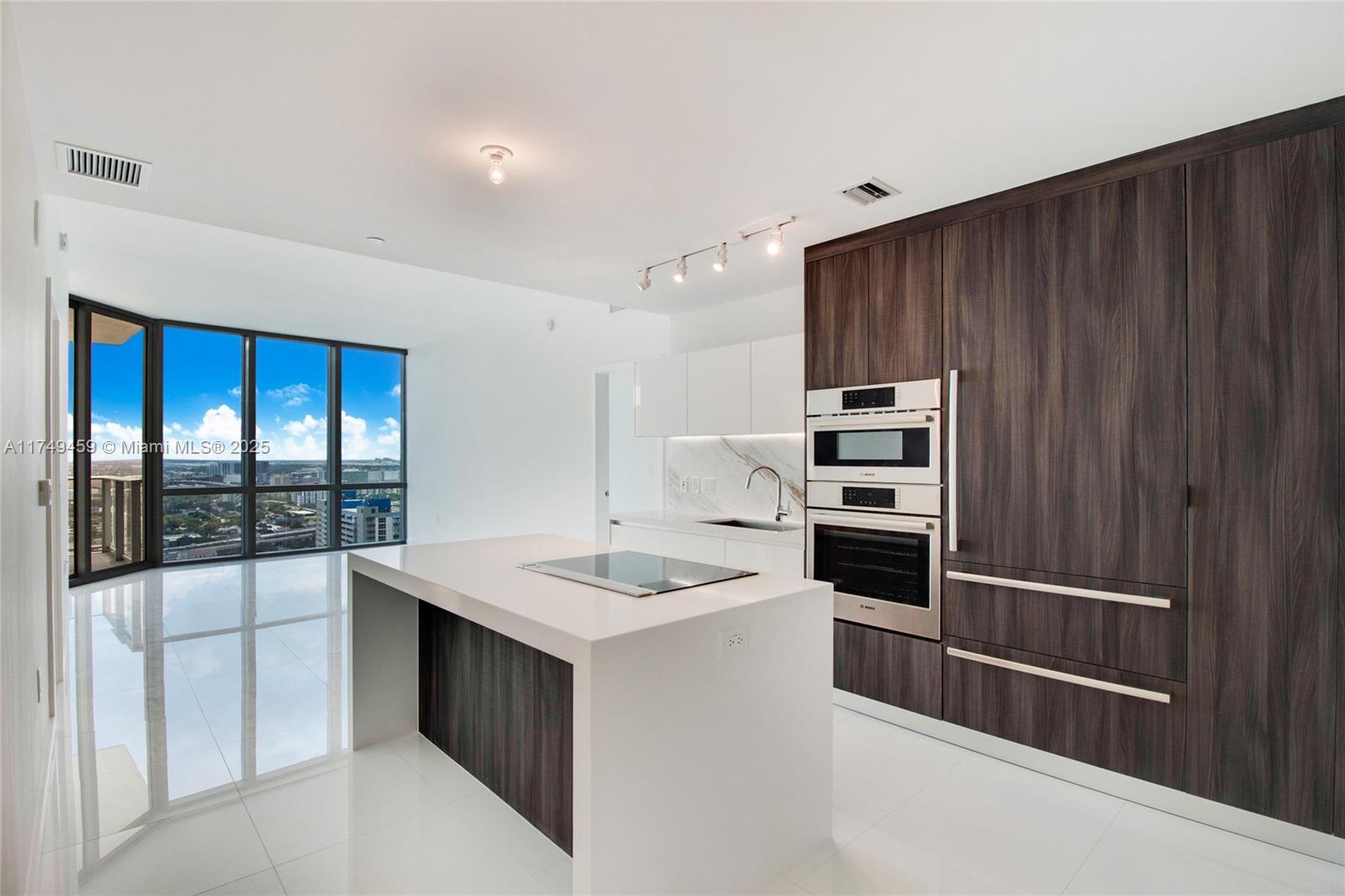 851 Ne 1st Ave 3208, Miami, Broward County, Florida - 3 Bedrooms  
4 Bathrooms - 