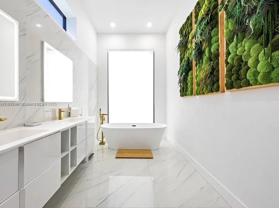 NORTH BAL HARBOUR - Residential