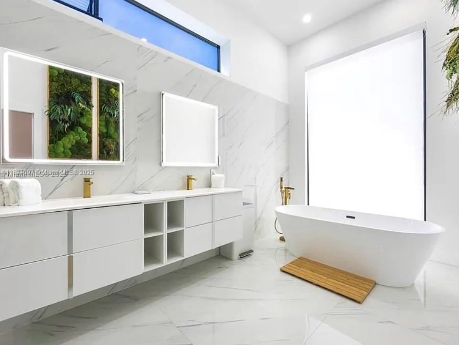 NORTH BAL HARBOUR - Residential
