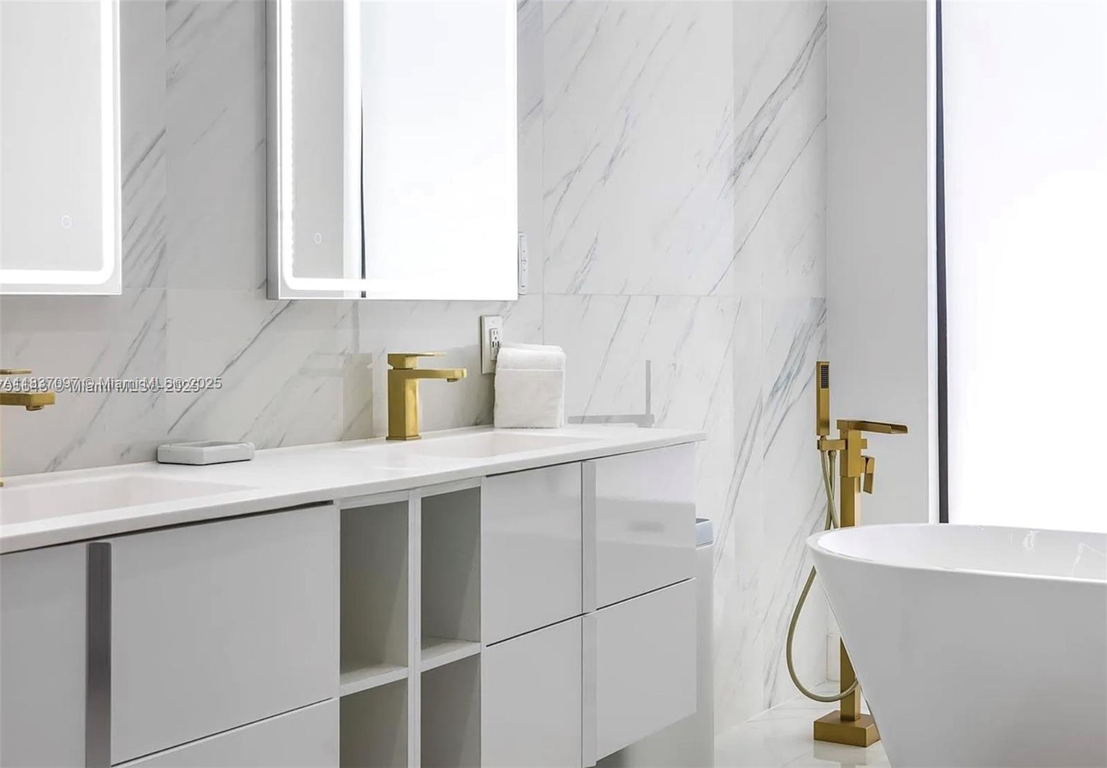 NORTH BAL HARBOUR - Residential