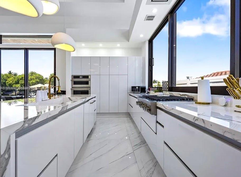 NORTH BAL HARBOUR - Residential