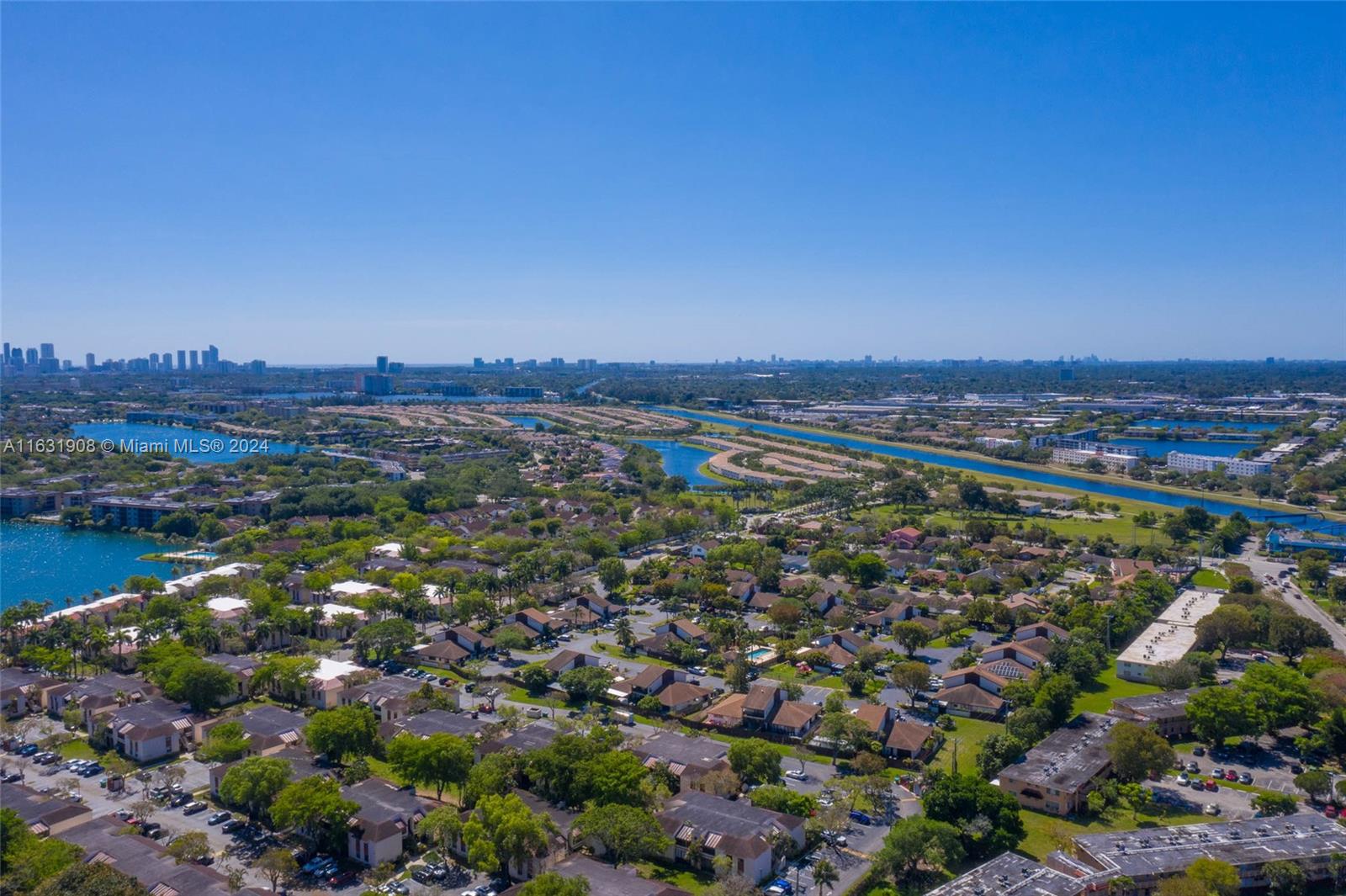 CHARMING 2/2 LOCATED BY THE CALIFORNIA CLUB, FEW MINUTES FROM AVENTURA MALL AND SHOPPING CENTERS. OFFERS EASY ACCESS TO INTERSTATE 95 AND TURNPIKE. THIS COZY CONDO IS CHARACTERIZED BY A SPLIT FLOOR PLAN, SCREENED BALCONY, WASHER/DRYER INSIDE THE UNIT AND VARIOUS AMENITIES.