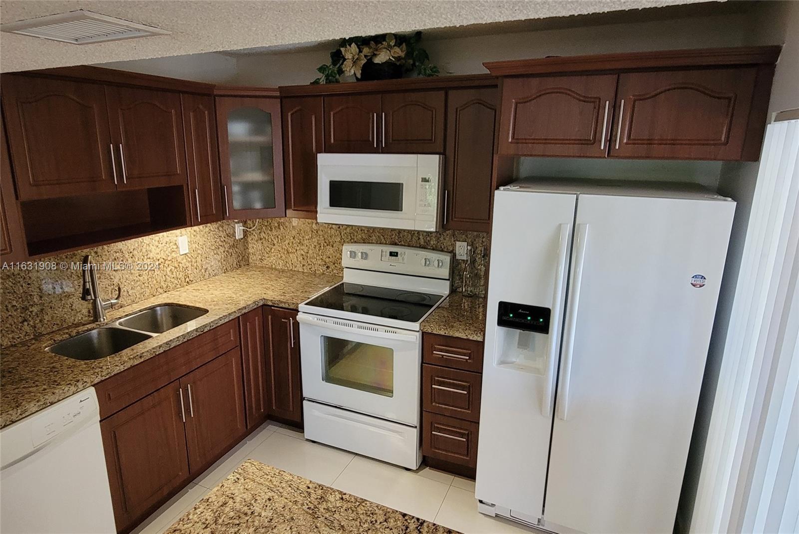 QUATRAINE CONDO III - Residential Lease