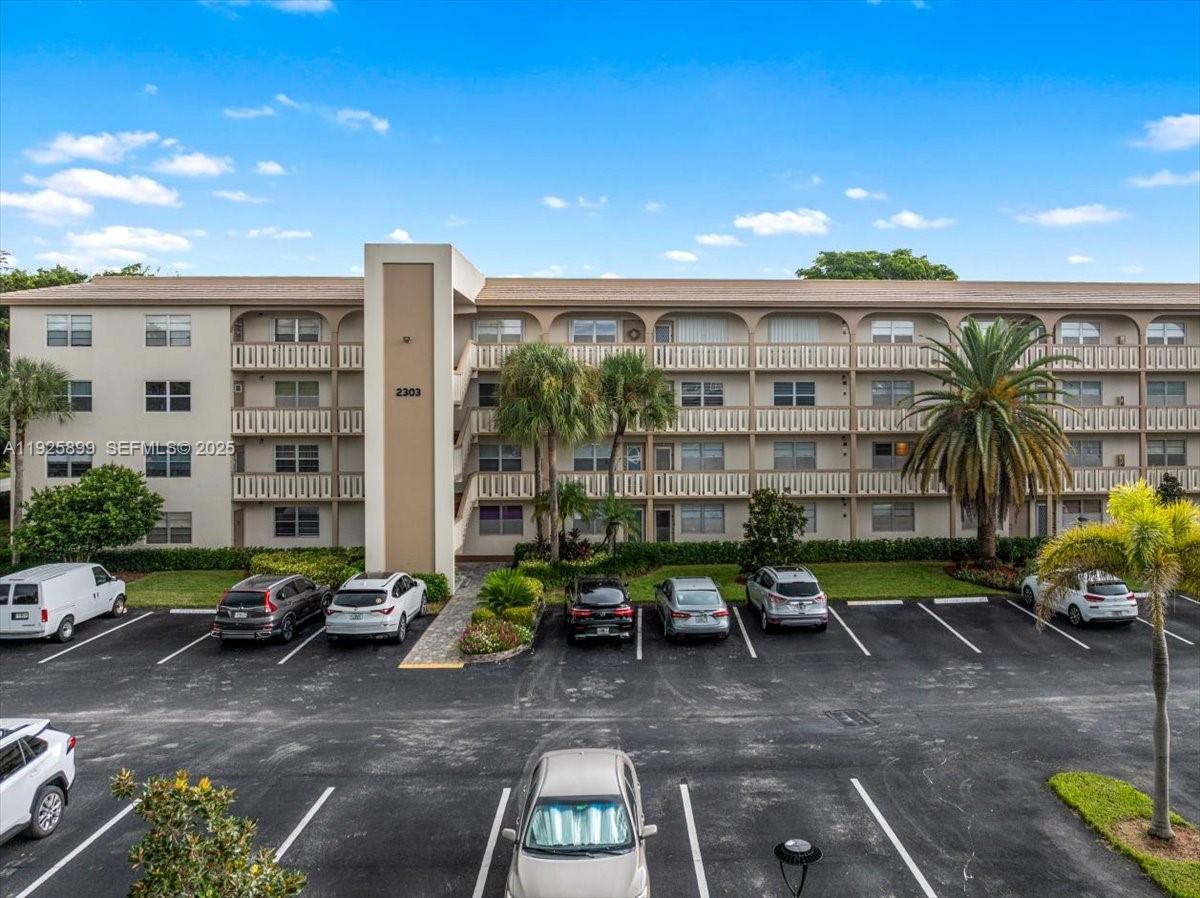 LUCAYA VILLAGE 1-C CONDO - Residential